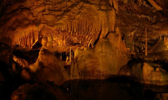 De Grotten van Hotton